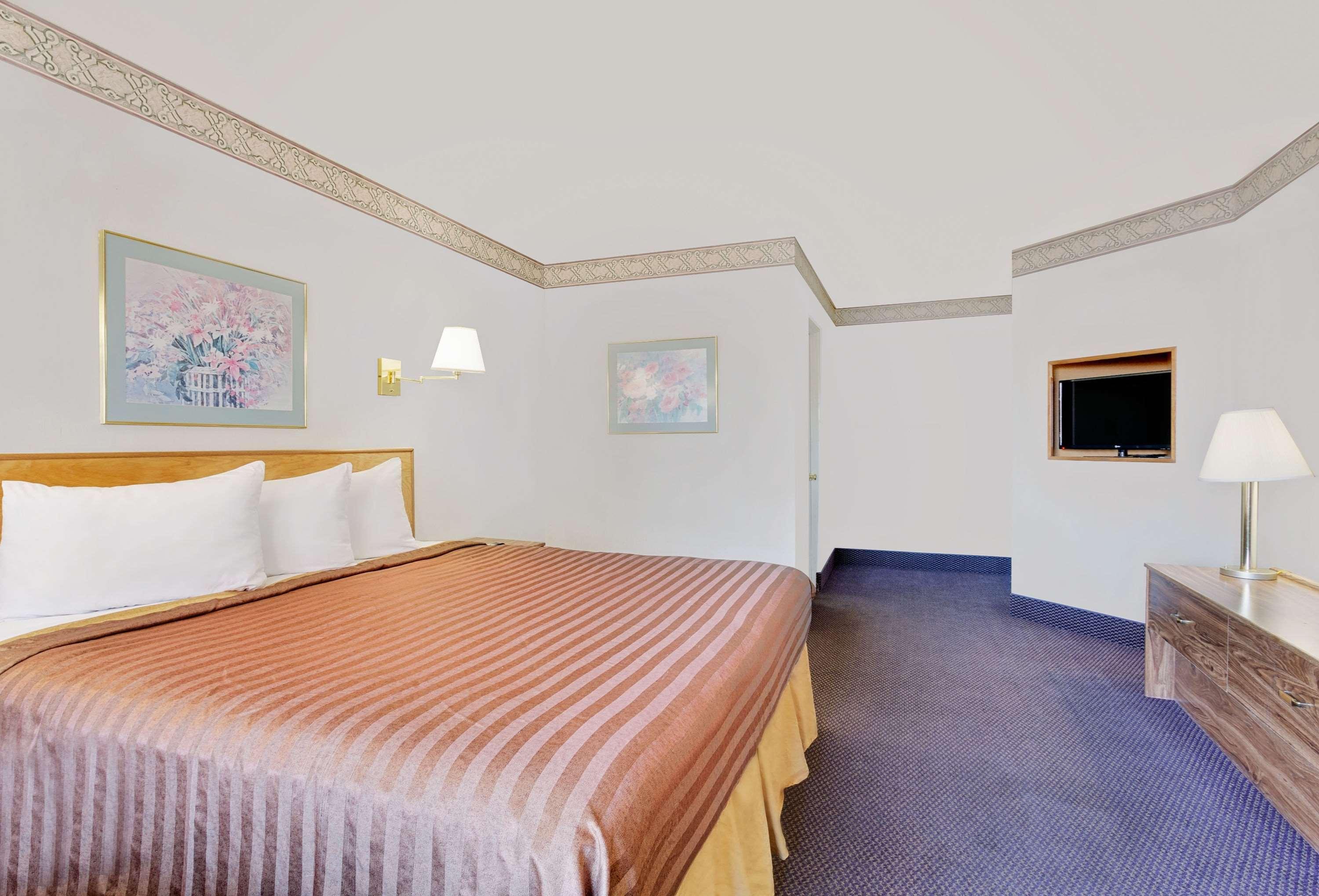 Motel Travelodge By Wyndham Page, View Of Powell 2*