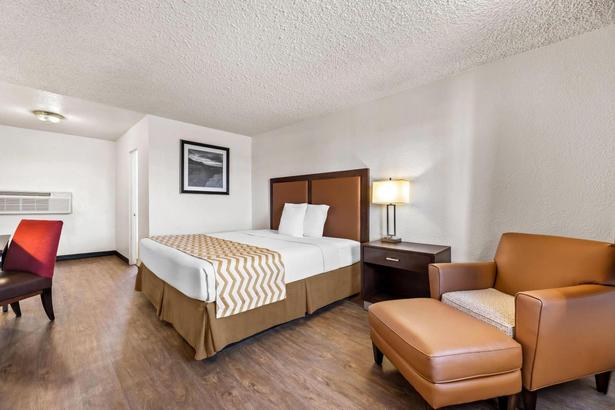 Travelodge By Wyndham Page, View Of Powell