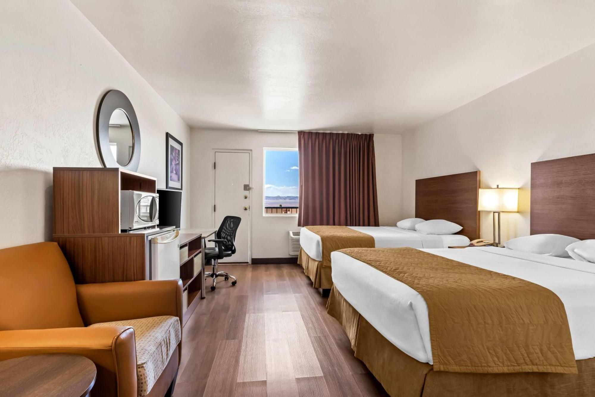 Travelodge By Wyndham Page, View Of Powell