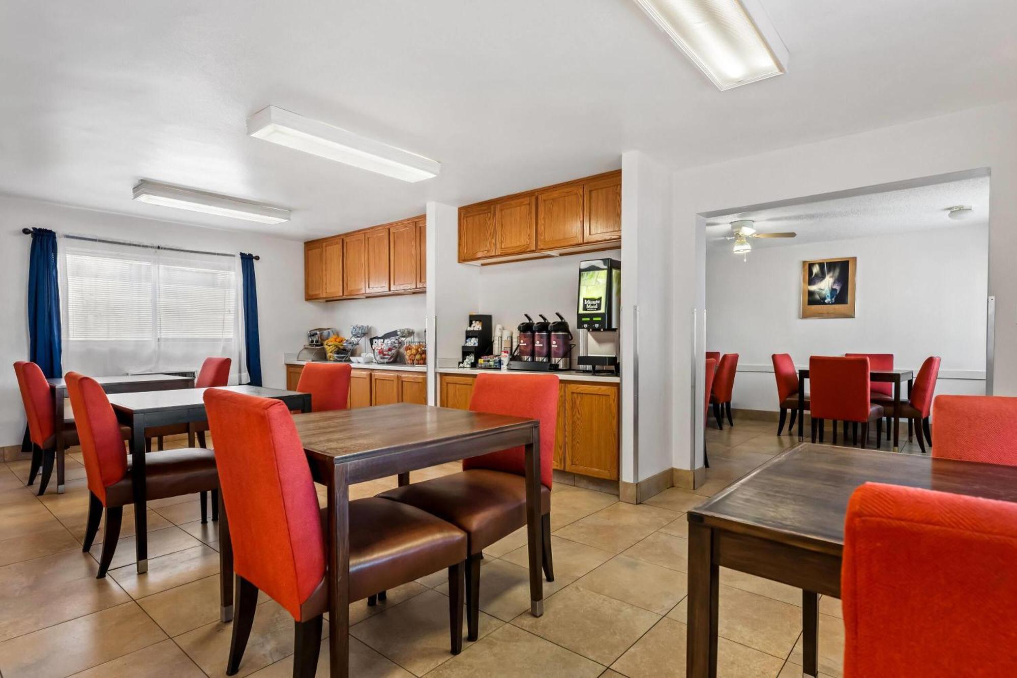 Travelodge By Wyndham Page, View Of Powell 2*